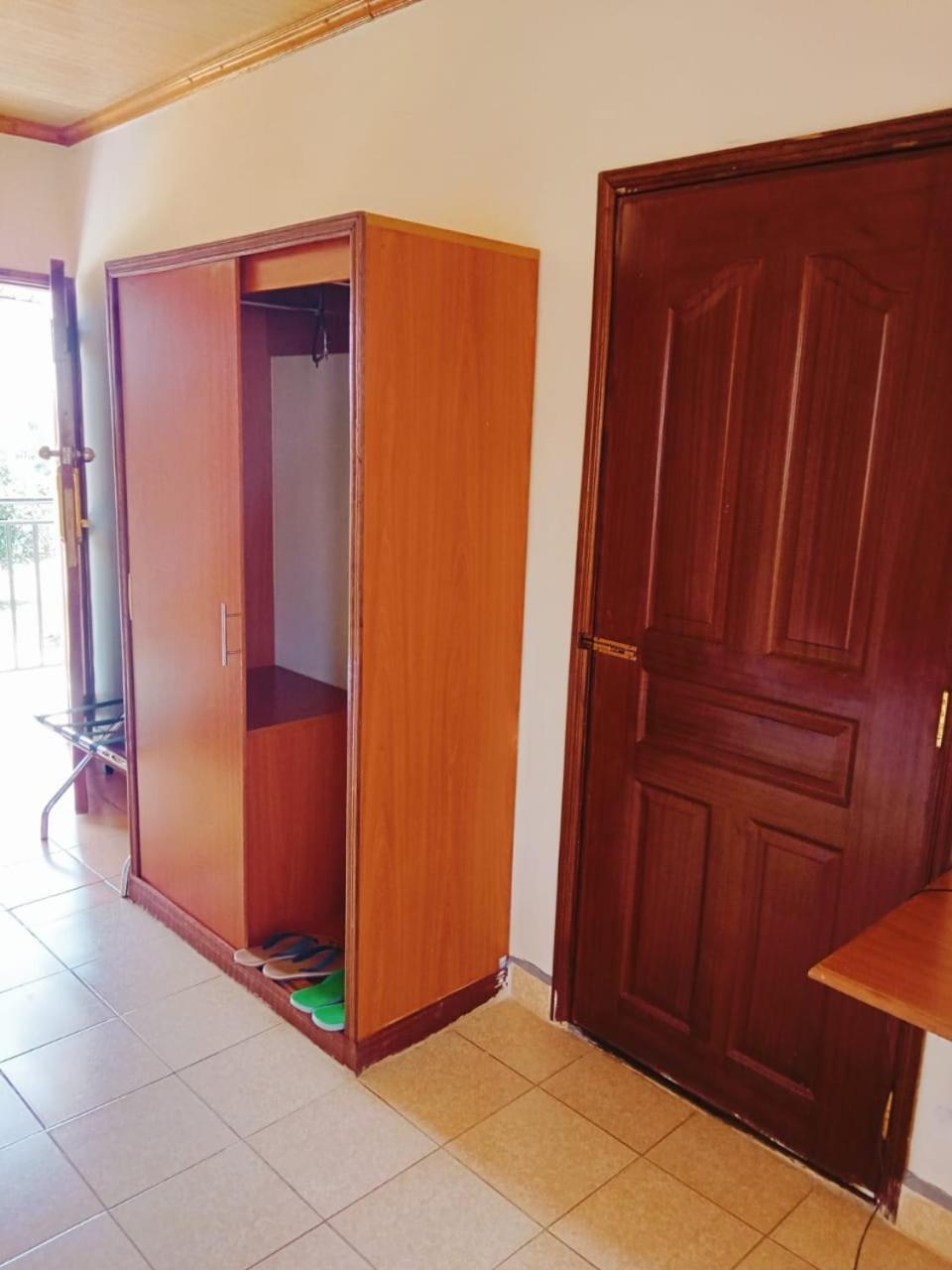 Golden Gates Hotel Thuthuriki Exterior photo