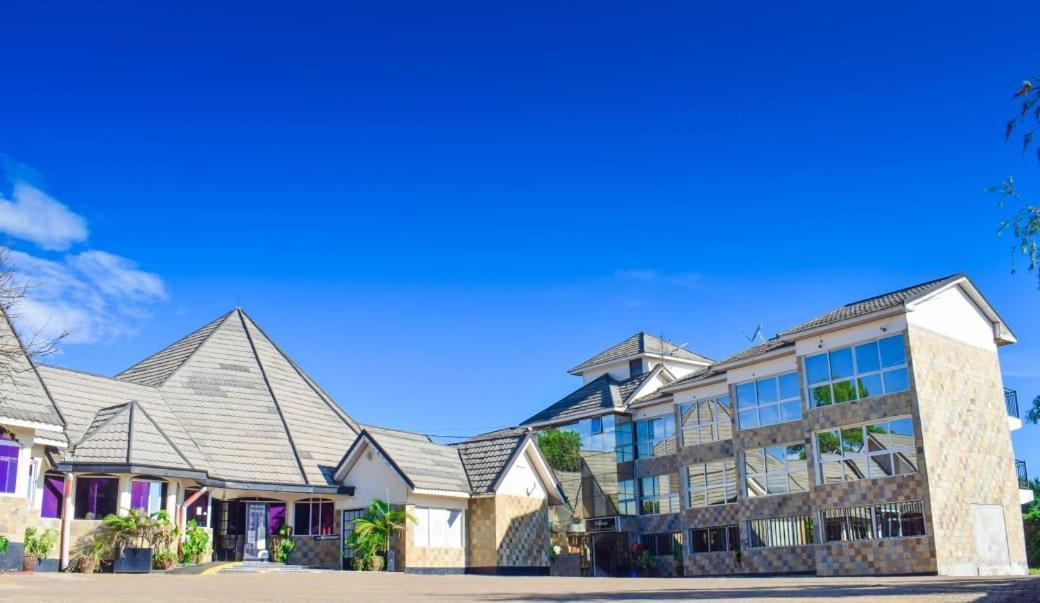 Golden Gates Hotel Thuthuriki Exterior photo